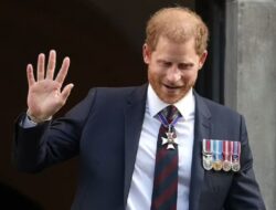 Perdebatan Kerajaan, Pangeran Harry Menolak Tawaran Raja Charles Menginap Ke Istana Pada Ke London