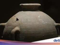 Guci Kuno yang Dipecahkan Bocah 4 Tahun Itu Dipamerkan Lagi Ke Israel