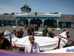 Kirab Gamelan Sekaten Keraton Kasunanan Solo