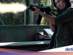 Keseruan Anggun C Sasmi Masak Pot-au-Feu, Sup Daging Prancis yang Sedap
