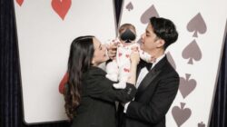 Potret Al Ghazali Rayakan Ultah Ke-29 Bareng Anak dan Istri, Pakai Konsep Unik Kartu Remi